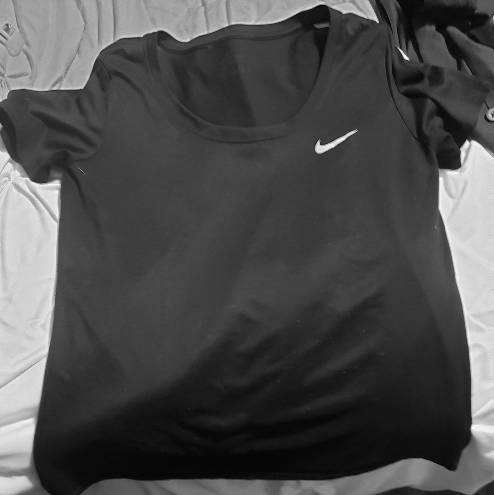 Womens nike drifit shirt sizeL